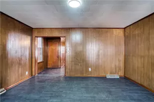 719 Crescent Ave, Ellwood City, PA 16117 - Photo 17