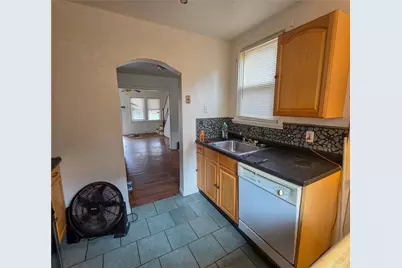 2050 Laketon Rd, Pittsburgh, PA 15221 - Photo 9