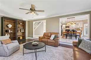 8300 Reagan Dr, Pittsburgh, PA 15237 - Photo 9