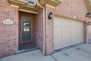 1742 Waterleaf Dr, Pittsburgh, PA 15143 - Photo 5