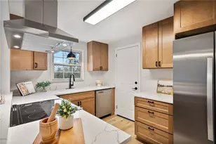 554 St Clair Dr, Pittsburgh, PA 15147 - Photo 5