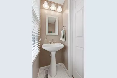 158 Rossmor Ct, Ross Twp, PA 15229 - Photo 9