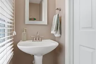 158 Rossmor Ct, Ross Twp, PA 15229 - Photo 9