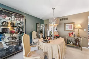 524 Thorncliffe Dr, Robinson Twp, PA 15205 - Photo 9