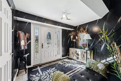 524 Thorncliffe Drive, Robinson Twp, PA 15205 - Photo 3