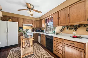 524 Thorncliffe Dr, Robinson Twp, PA 15205 - Photo 11