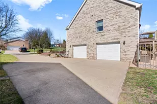 6618 Willem Dr, Jefferson Hills, PA 15332 - Photo 5