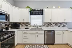 909 Valentina Ln, Lower Burrell, PA 15068 - Photo 7