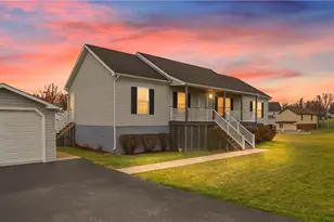 104 Cattail Ln, Mount Pleasant Township, PA 15666 - Photo 3