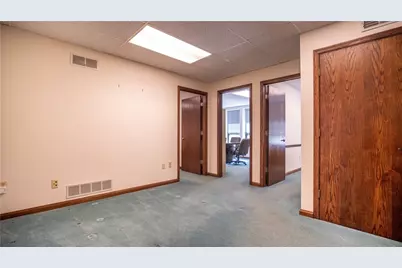 306 McKnight Park Dr, Ross Twp, PA 15237 - Photo 9