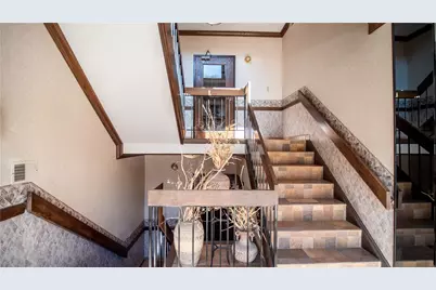 306 McKnight Park Dr, Ross Twp, PA 15237 - Photo 3