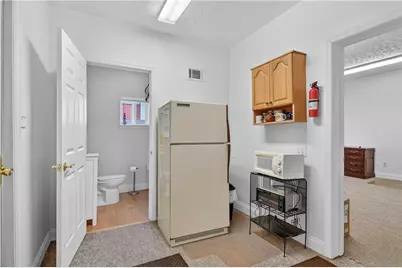 8 S Main St, Houston, PA 15342 - Photo 9