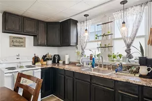 608 W Smithfield St, Mt Pleasant Boro, PA 15666 - Photo 25