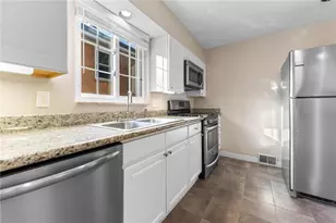 409 Sunset Dr, Pittsburgh, PA 15228 - Photo 15