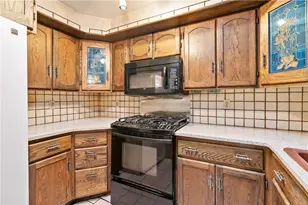 1302 Rankin Rd, White Oak, PA 15131 - Photo 9