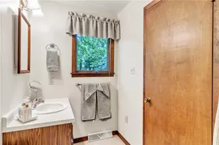 454 Cherokee Dr, Center Township, PA 16001 - Photo 25