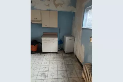 2010 Noble St, Pittsburgh, PA 15215 - Photo 5