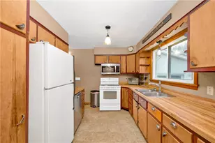 310 Sherwood Dr, Mercer Boro, PA 16137 - Photo 9