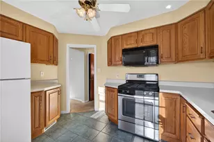 3553 Oakleaf Rd, Pittsburgh, PA 15227 - Photo 9