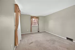 3553 Oakleaf Rd, Pittsburgh, PA 15227 - Photo 3