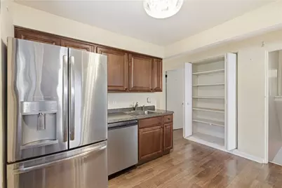 1649 Pembroke Dr, Scott Township, PA 15243 - Photo 17