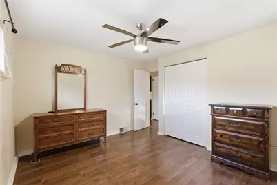 1649 Pembroke Dr, Scott Township, PA 15243 - Photo 23