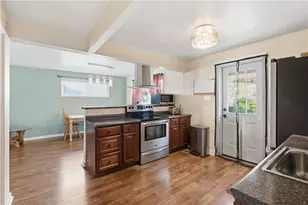 1649 Pembroke Dr, Scott Township, PA 15243 - Photo 15