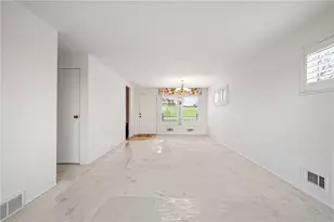 319 Ilex Dr, Ross Twp, PA 15237 - Photo 9