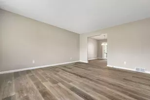 404 Mecklem Ln, Franklin Township, PA 16117 - Photo 5