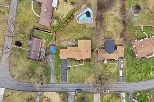 649 Rolling Green Dr, Bethel Park, PA 15102 - Photo 3