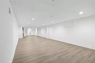 649 Rolling Green Dr, Bethel Park, PA 15102 - Photo 37