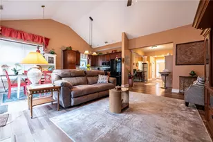 302 Mackenzie Ln, Ross Twp, PA 15229 - Photo 7