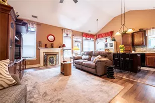 302 Mackenzie Ln, Ross Twp, PA 15229 - Photo 5