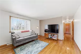 11 Madison Dr, Zelienople, PA 16063 - Photo 5