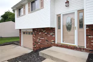 2883 Amy Dr, South Park, PA 15129 - Photo 3