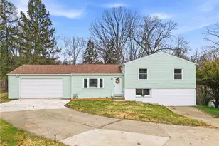 1049 Biscayne Dr, Hermitage, PA 16148 - Photo 3