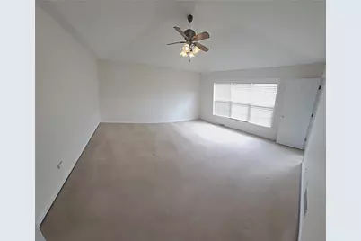 523 E Vanderbilt Drive, Adams Township, PA 16046 - Photo 11