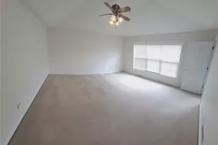 523 E Vanderbilt Dr, Adams Township, PA 16046 - Photo 11