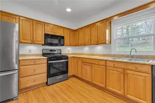 111 Roosevelt Dr, Center Township, PA 15061 - Photo 3