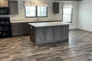 1352 Hilltop Dr, Robinson Twp, PA 15019 - Photo 5