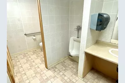 1139 N Main Street Ext, Twp of But NW, PA 16001 - Photo 15