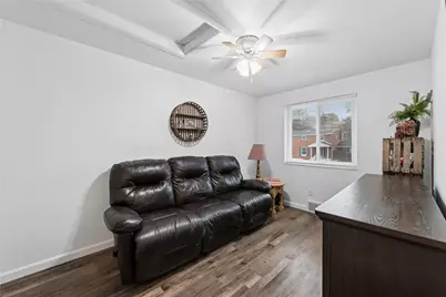 361 Holiday Park Dr, Pittsburgh, PA 15239 - Photo 17