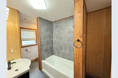 24 W Chartes St, New Castle, PA 16102 - Photo 11