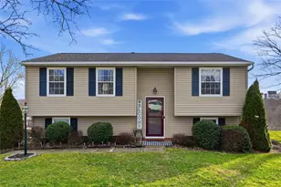 129 Scottsdale Dr, Moon/Crescent Twp, PA 15108 - Photo 1
