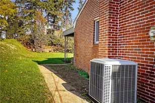 813 Alberta Dr, West Mifflin, PA 15122 - Photo 27