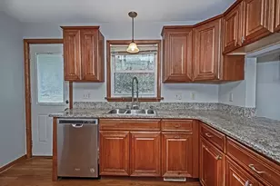 1460 Mohican Dr, Pittsburgh, PA 15228 - Photo 11