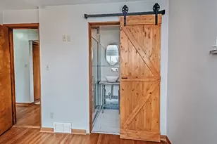 1460 Mohican Dr, Pittsburgh, PA 15228 - Photo 13