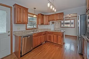 1460 Mohican Dr, Pittsburgh, PA 15228 - Photo 9
