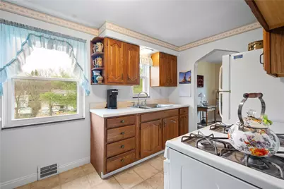 1009 Fairview Dr, Bethel Park, PA 15102 - Photo 11