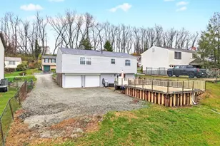 1952 Colleen Dr, North Huntingdon, PA 15642 - Photo 29